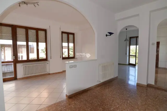 Vierzimmerwohnung in Viale Trieste, Corridonia - Foto 1