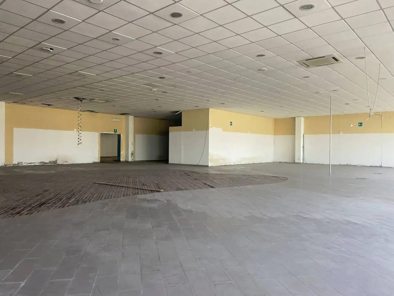 Esercizio commerciale in Via dell'Artigianato, Livorno, {3} - Foto 2