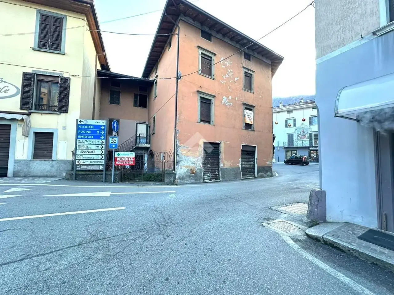 Negozio in Piazza Giacomo Matteotti 3, Darfo Boario Terme, {3} - Foto 2