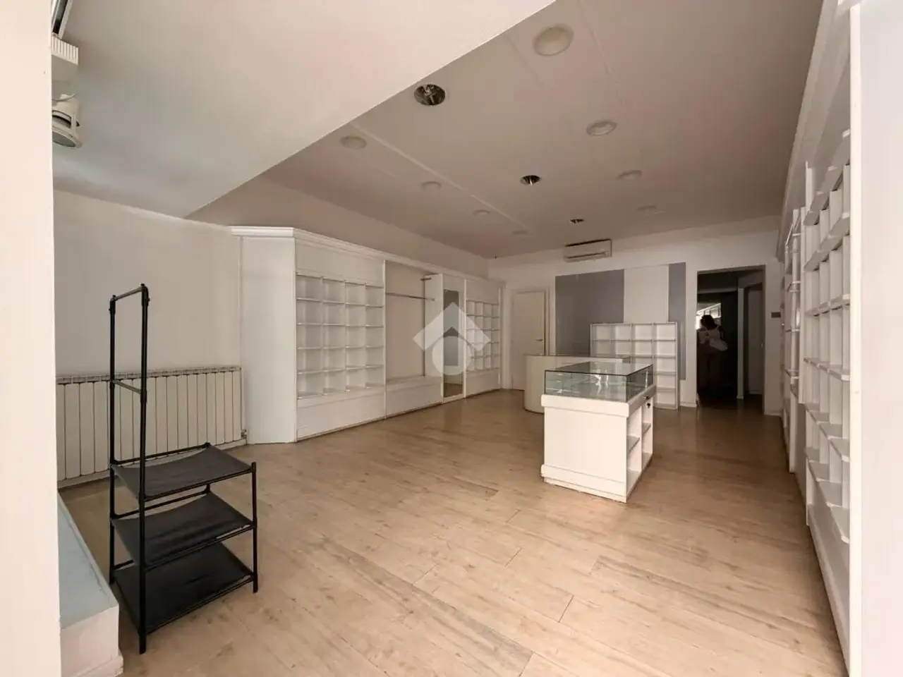 Negozio in Via Emilia 107, Tortona, {3} - Foto 1