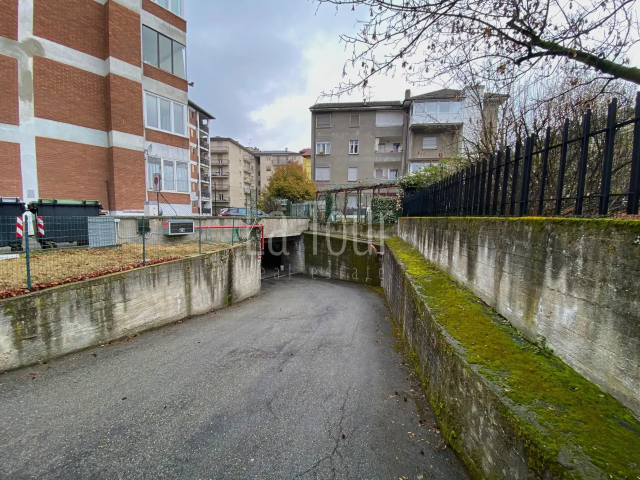 Parcheggio chiuso in Via Monte Grivola 18, Aosta, {3} - Foto 1