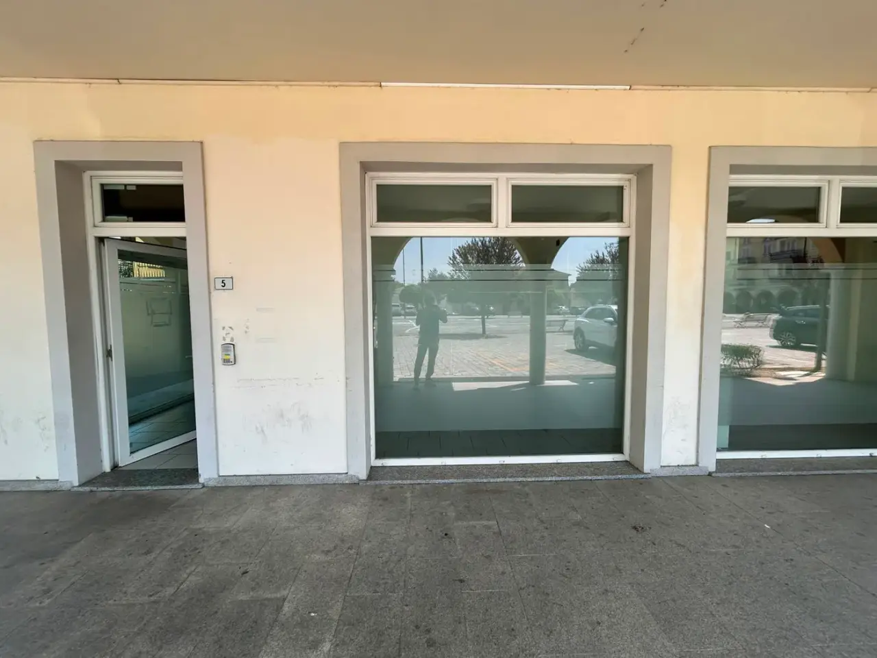 Negozio in Piazza Unità d'Italia 5, Garlasco, {3} - Foto 2