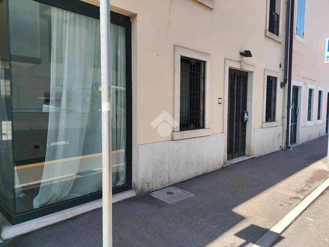 Negozio in Via Pace 115, Villafranca Di Verona, {3} - Foto 1