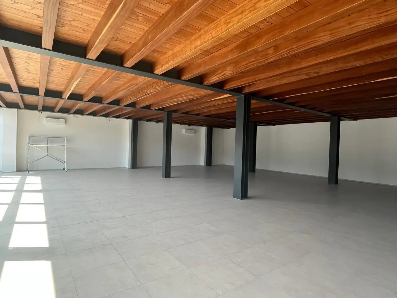 Palazzina commerciale in Via Trieste 20, Chiampo, {3} - Foto 1