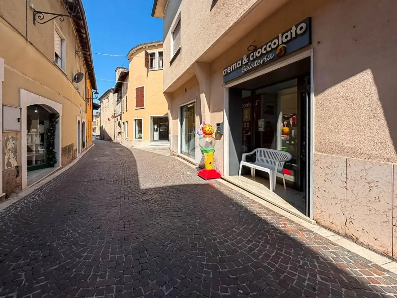 Negozio in Via Vittorio Emanuele II 5, Manerba Del Garda, {3} - Foto 2
