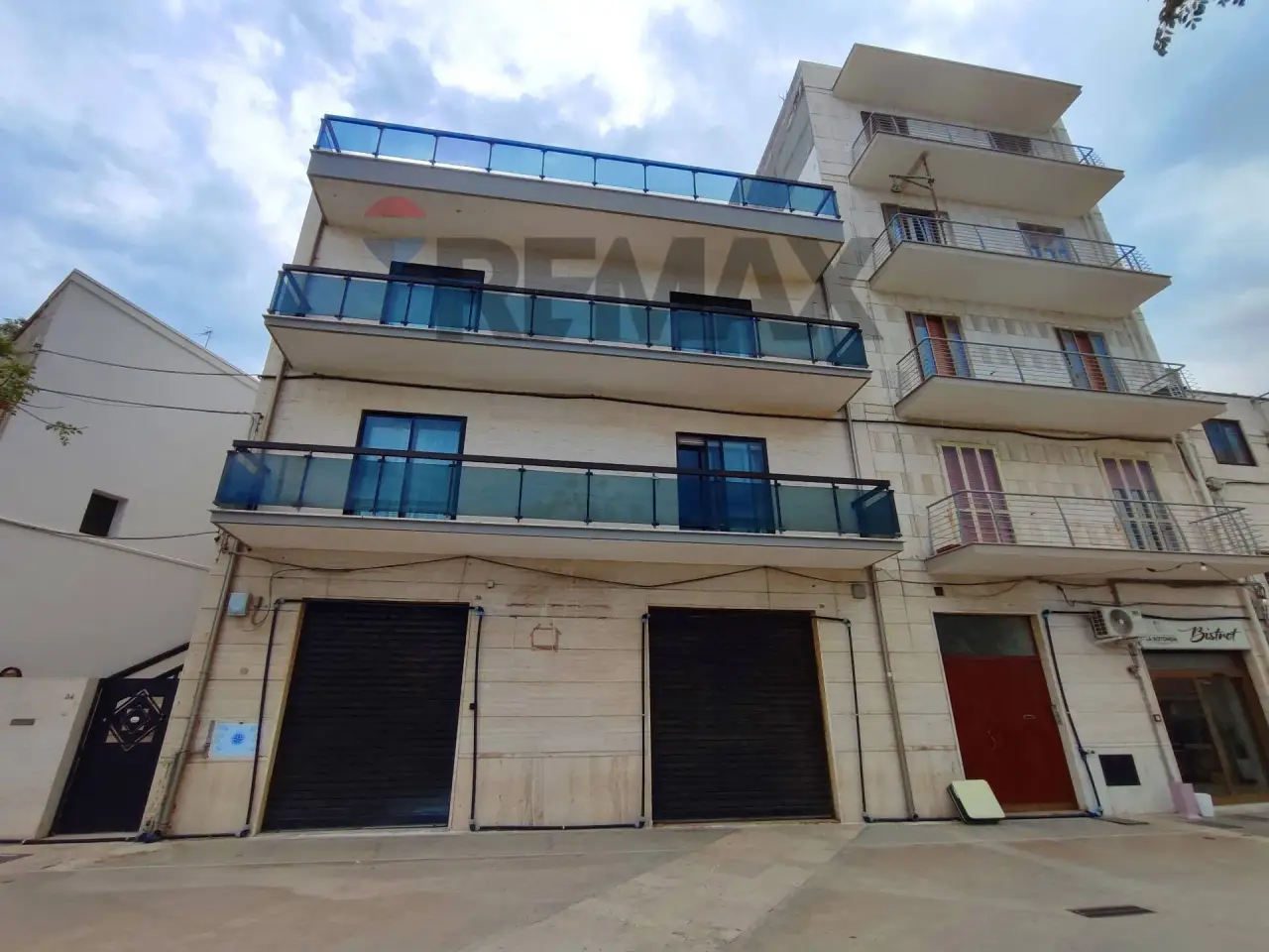 Negozio in Via Cristoforo Colombo 36, Mola Di Bari, {3} - Foto 1