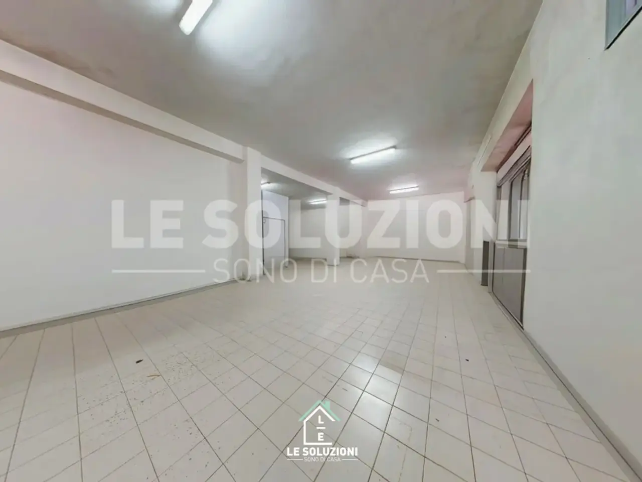 Magazzino in Via  Viterbo, Noci, {3} - Foto 1
