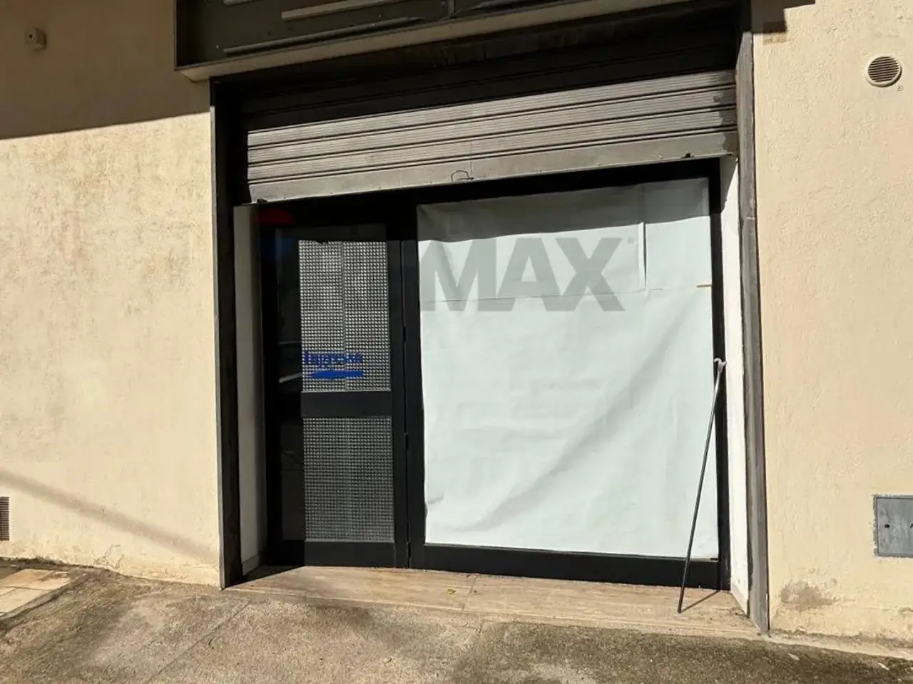 Negozio in Via De Novellis Fedelis 20, Corigliano-Rossano, {3} - Foto 1