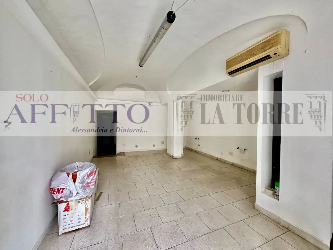 Negozio in Via Genova, Alessandria, {3} - Foto 1