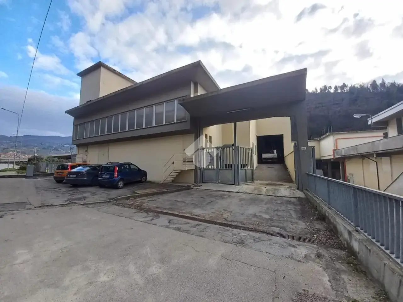 Capannone in Via Val di Bisenzio 142, Vaiano, {3} - Foto 1