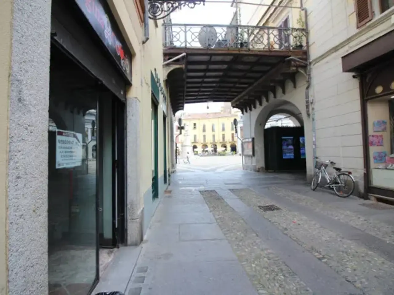 Negozio in Via Giuseppe Verdi 4, Vercelli, {3} - Foto 1
