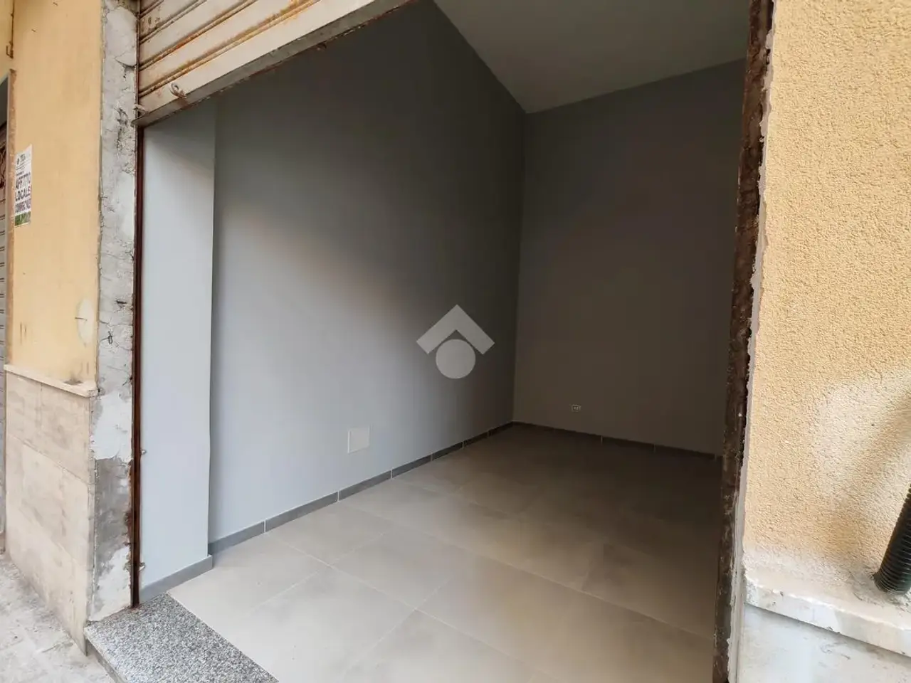 Negozio in Via Vincenzo Ambrogio Galdi, 6, Salerno, {3} - Foto 1