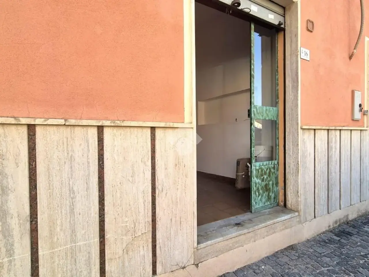 Negozio in Corso Antonio Gramsci 16, Capoterra, {3} - Foto 1