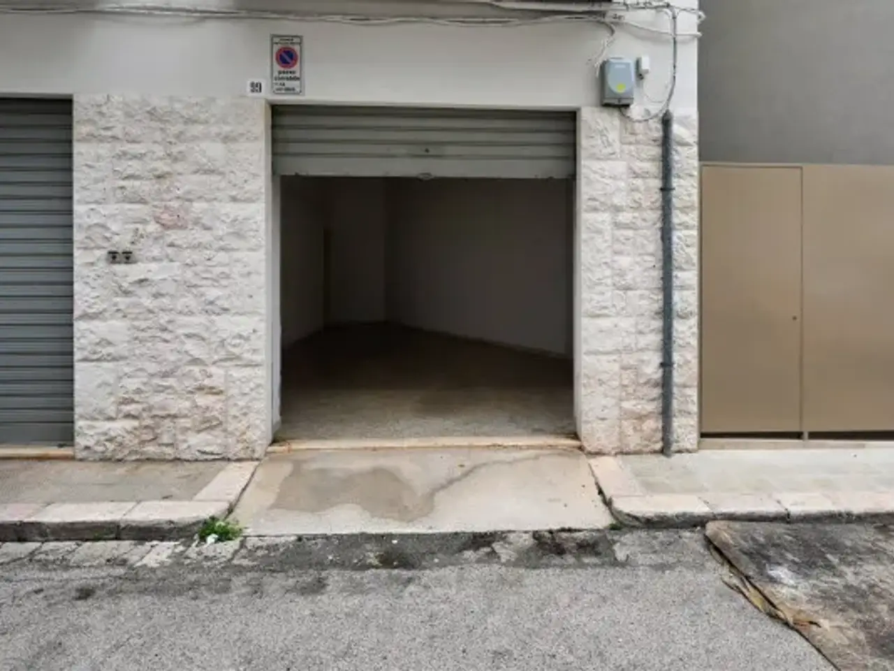 Negozio in Via Francesco Petrarca 99, Castellana Grotte, {3} - Foto 1