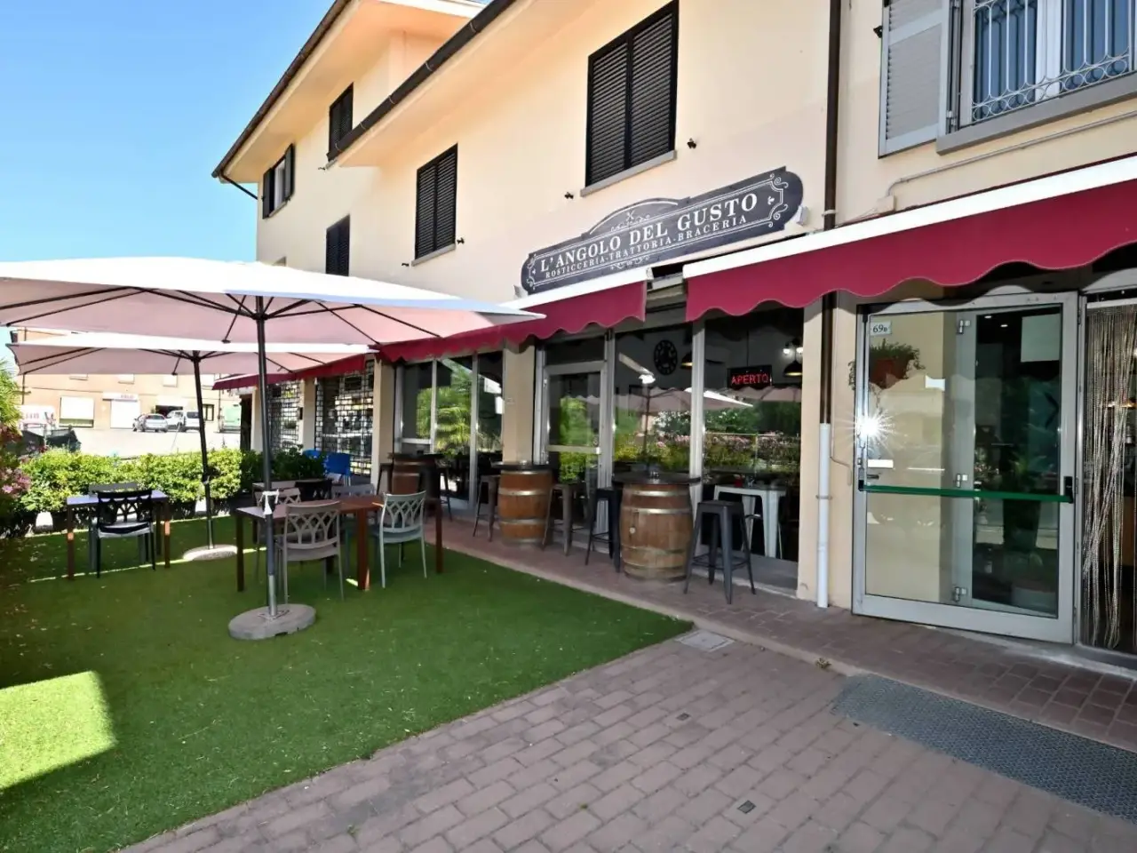 Locale commerciale in Strada Umbro Casentinese 69, Castiglion Fiorentino, {3} - Foto 1