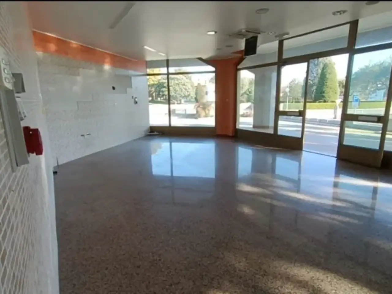 Negozio in Via Kennedy 122, San Daniele Del Friuli, {3} - Foto 2