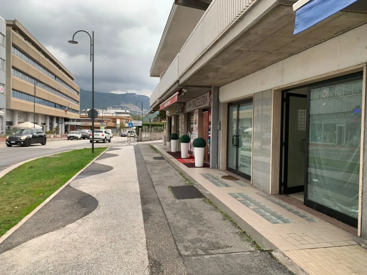Locale commerciale in Corso Risorgimento , Isernia 86170 Isernia, Isernia, {3} - Foto 1