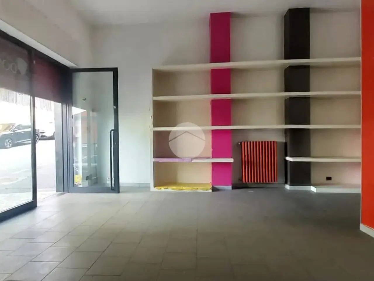 Negozio in Via Diaz 5, Gassino Torinese, {3} - Foto 1