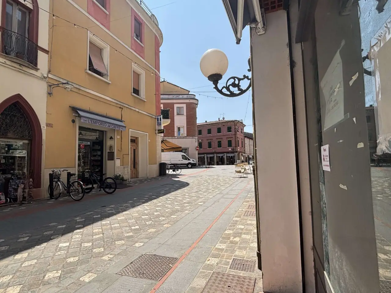Negozio in Via Camillo Benso Conte di Cavour 36, Santarcangelo Di Romagna, {3} - Foto 2