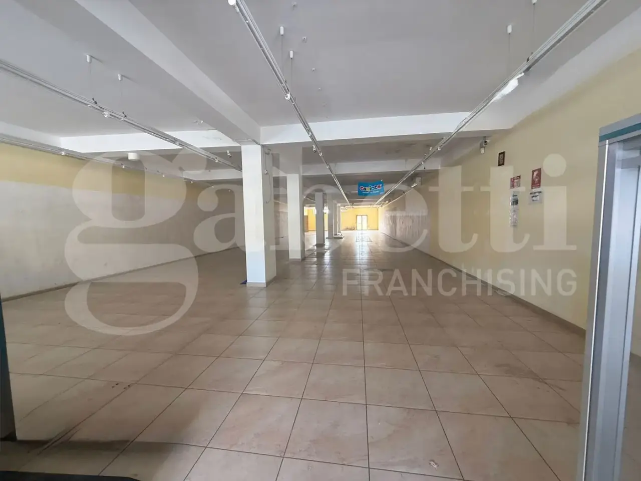 Negozio in Via G. Marconi 155, Lamezia Terme, {3} - Foto 2