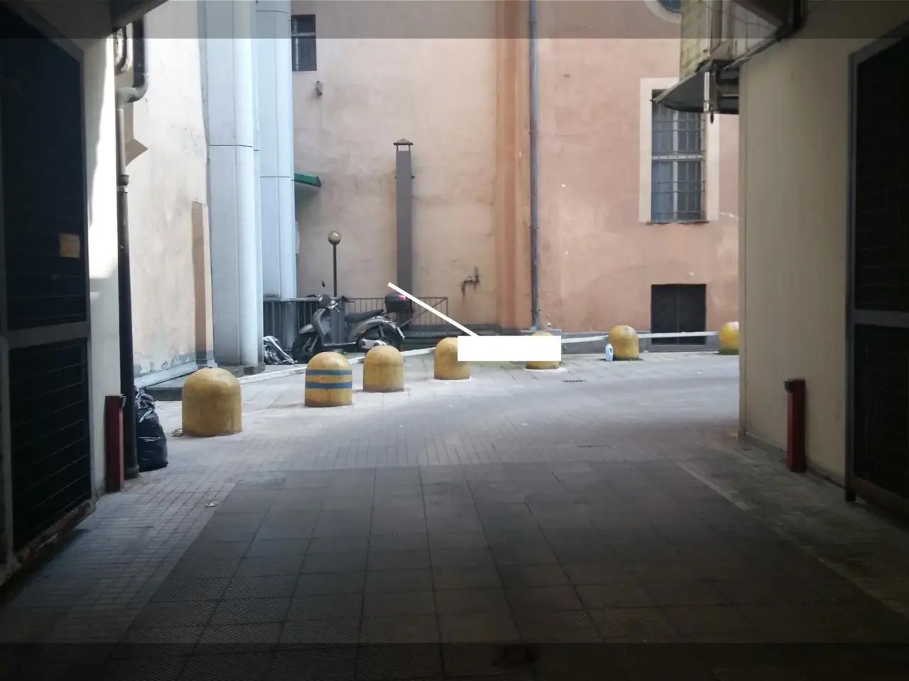 Parcheggio chiuso in Via Palazzo di Città 9 Bis/C, Torino, {3} - Foto 1