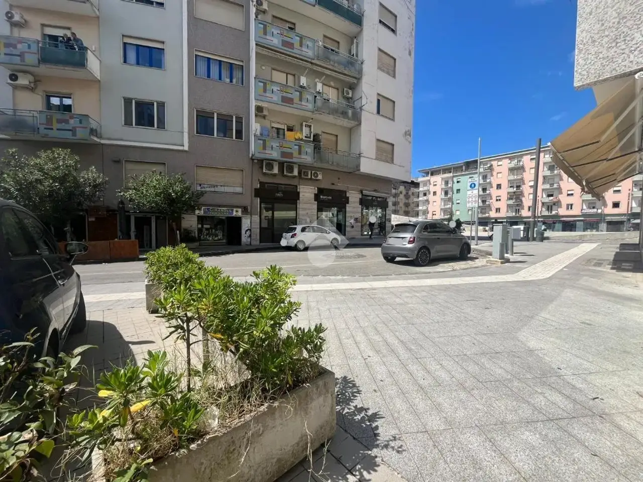 Negozio in Via Adolfo Quintieri 6, Cosenza, {3} - Foto 1