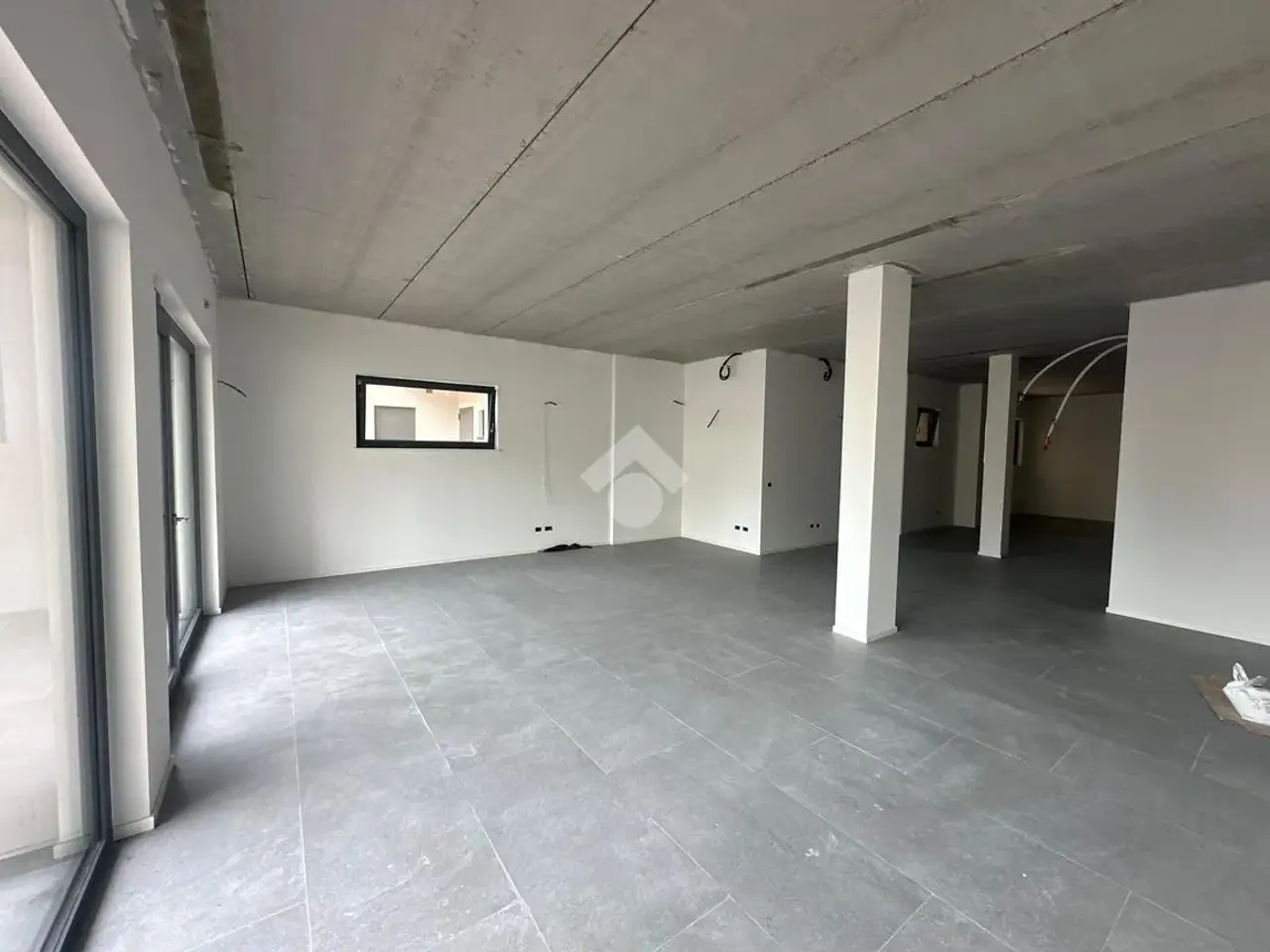 Negozio in Piazza della Costituzione, Riva Del Garda, {3} - Foto 2