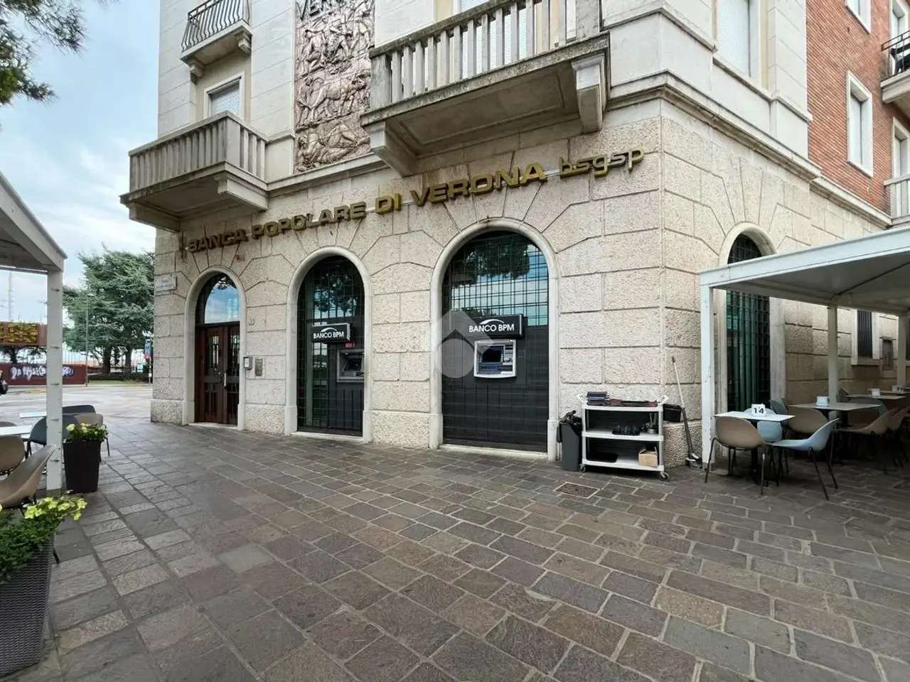 Palazzina commerciale in Piazza Giacomo Matteotti 1, Desenzano Del Garda, {3} - Foto 1