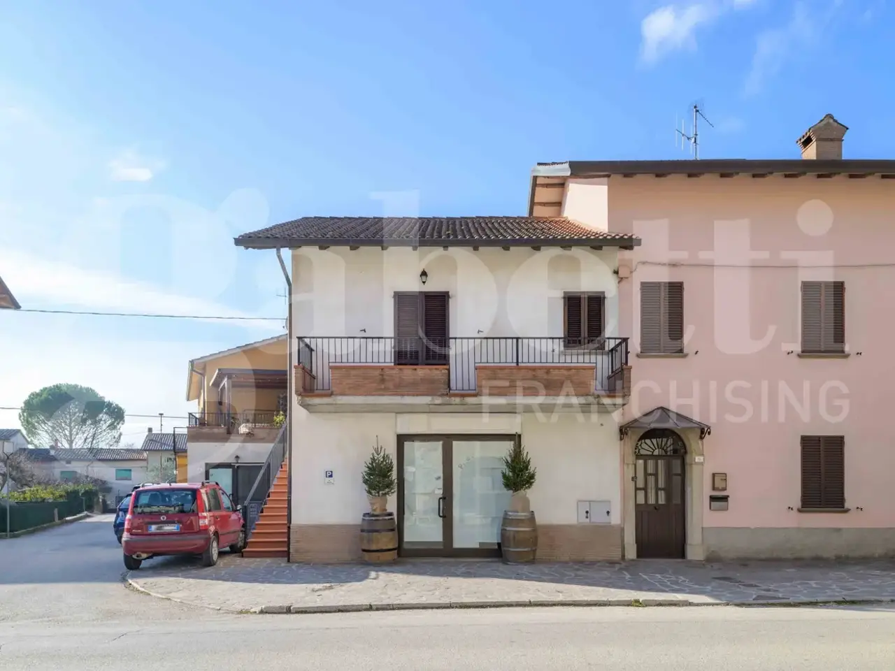 Negozio in Via dei Cinque Colli 54, Gubbio, {3} - Foto 1
