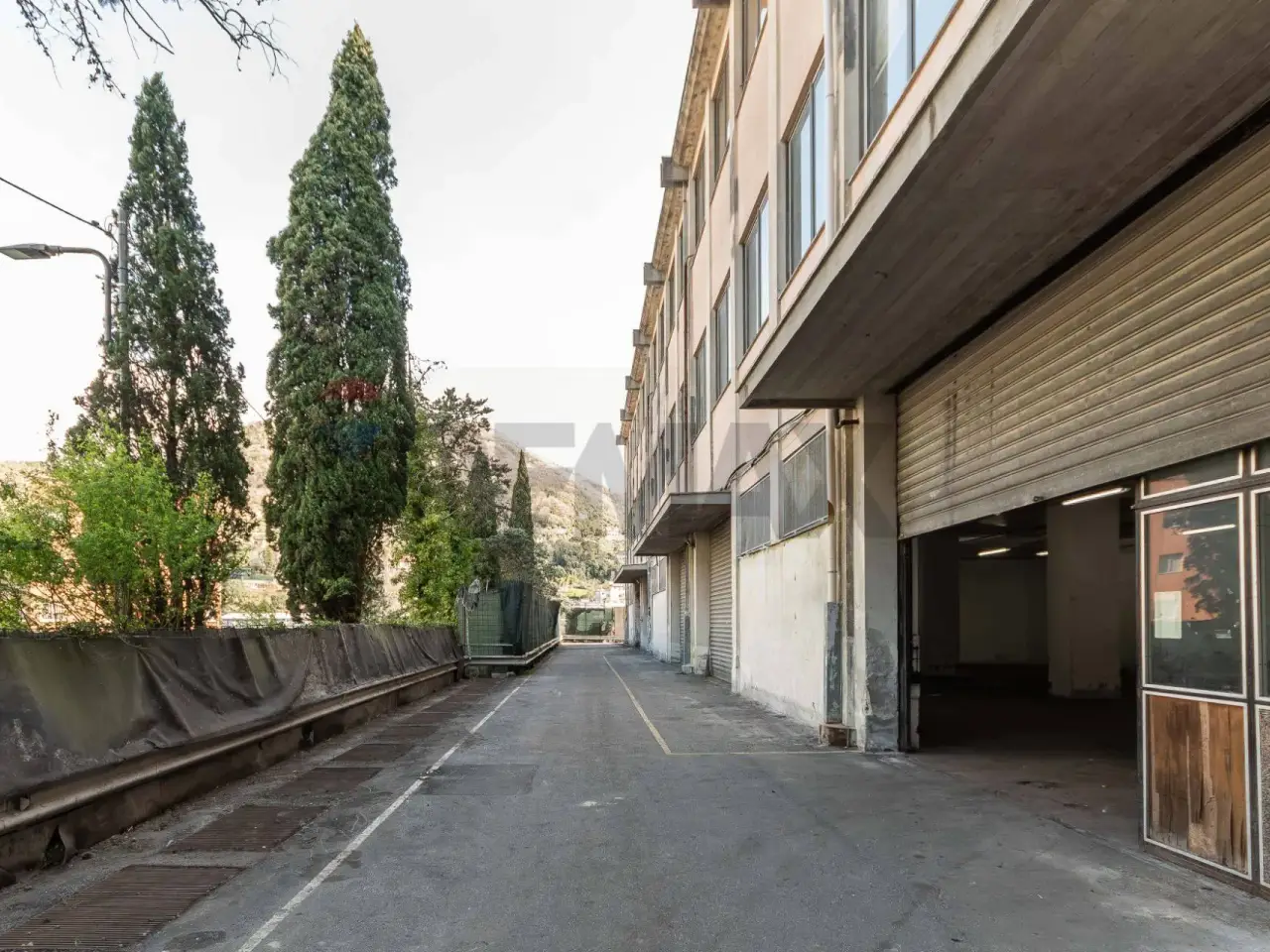 Negozio in Via Silvio Solimano 24, Genova, {3} - Foto 2