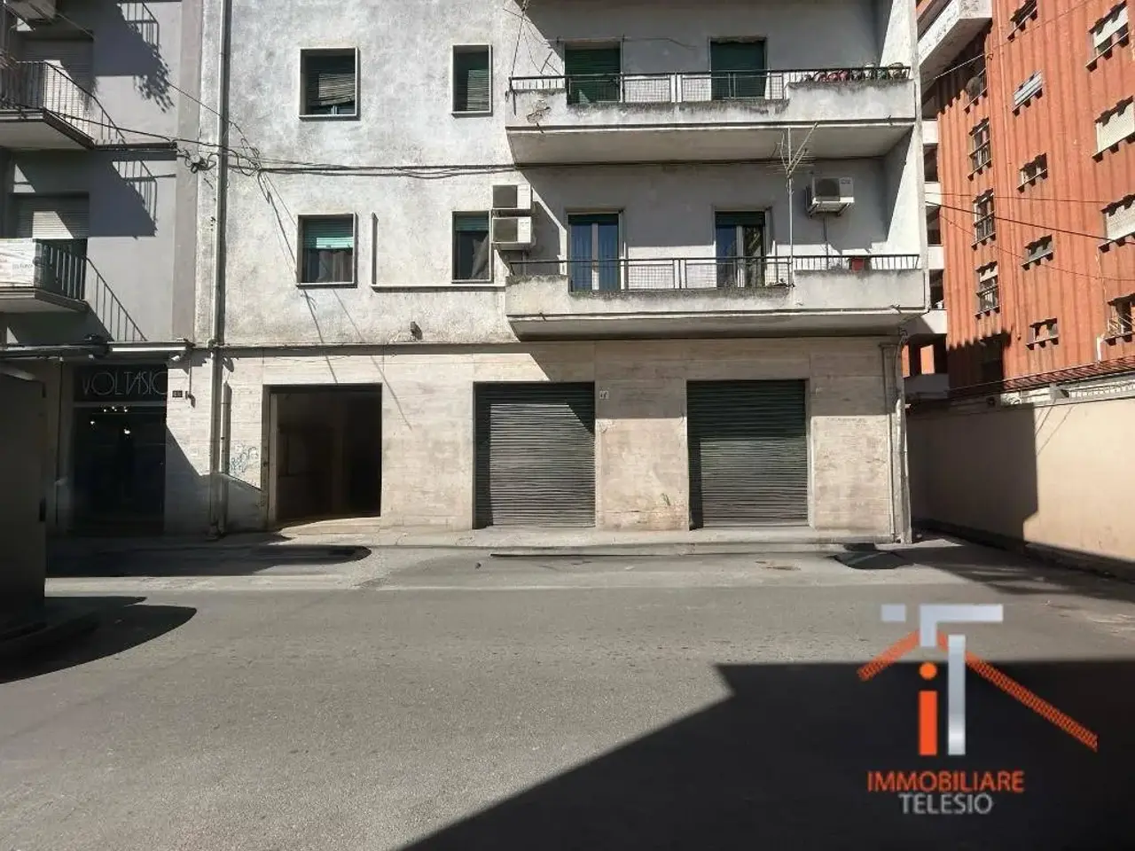 Negozio in Via XXIV Maggio 49, Cosenza, {3} - Foto 1