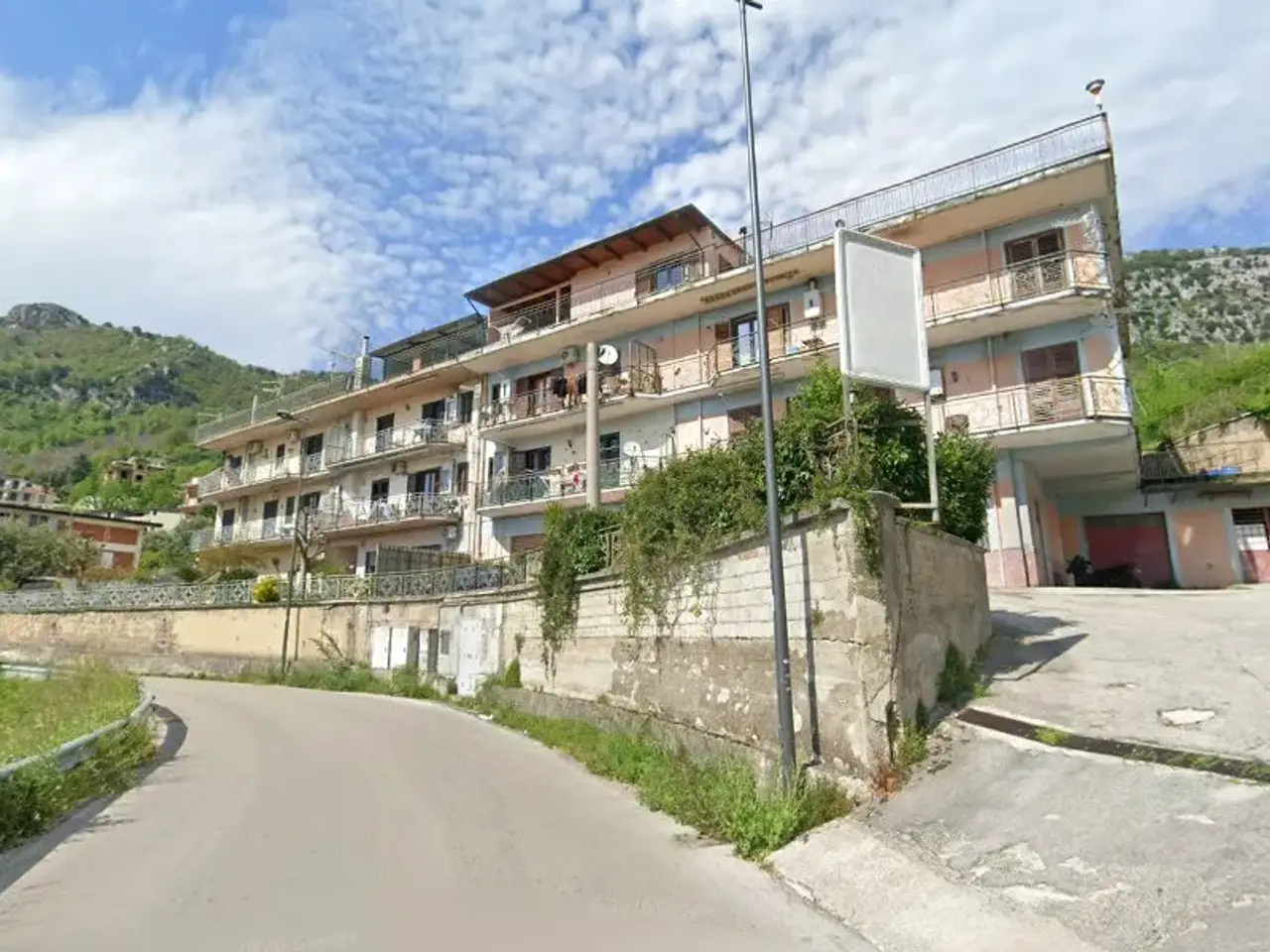 Negozio in Via Sant'Andrea Apostolo 20, Solofra, {3} - Foto 1