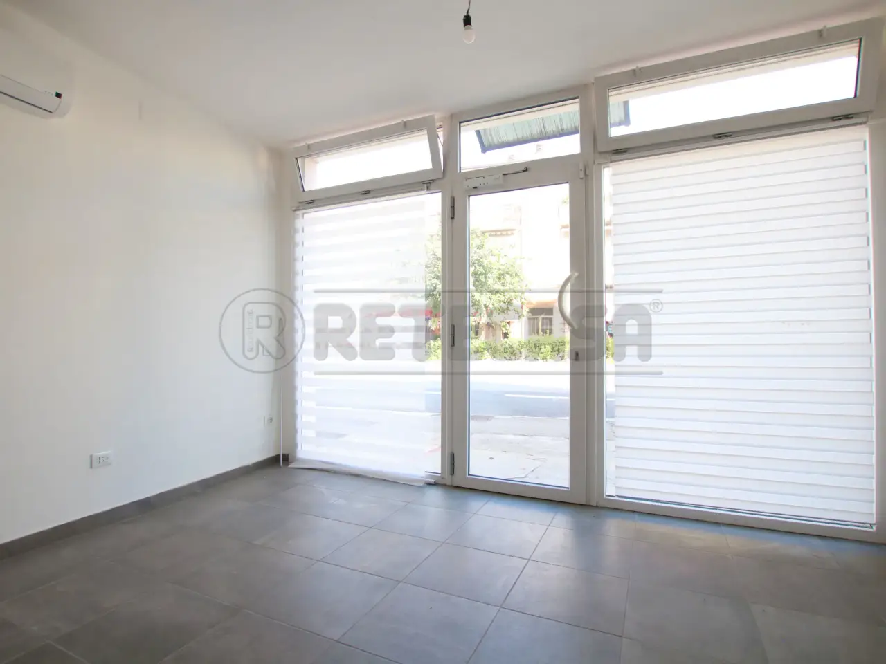 Palazzina commerciale in Viale Riviera Berica  451, Vicenza, {3} - Foto 2