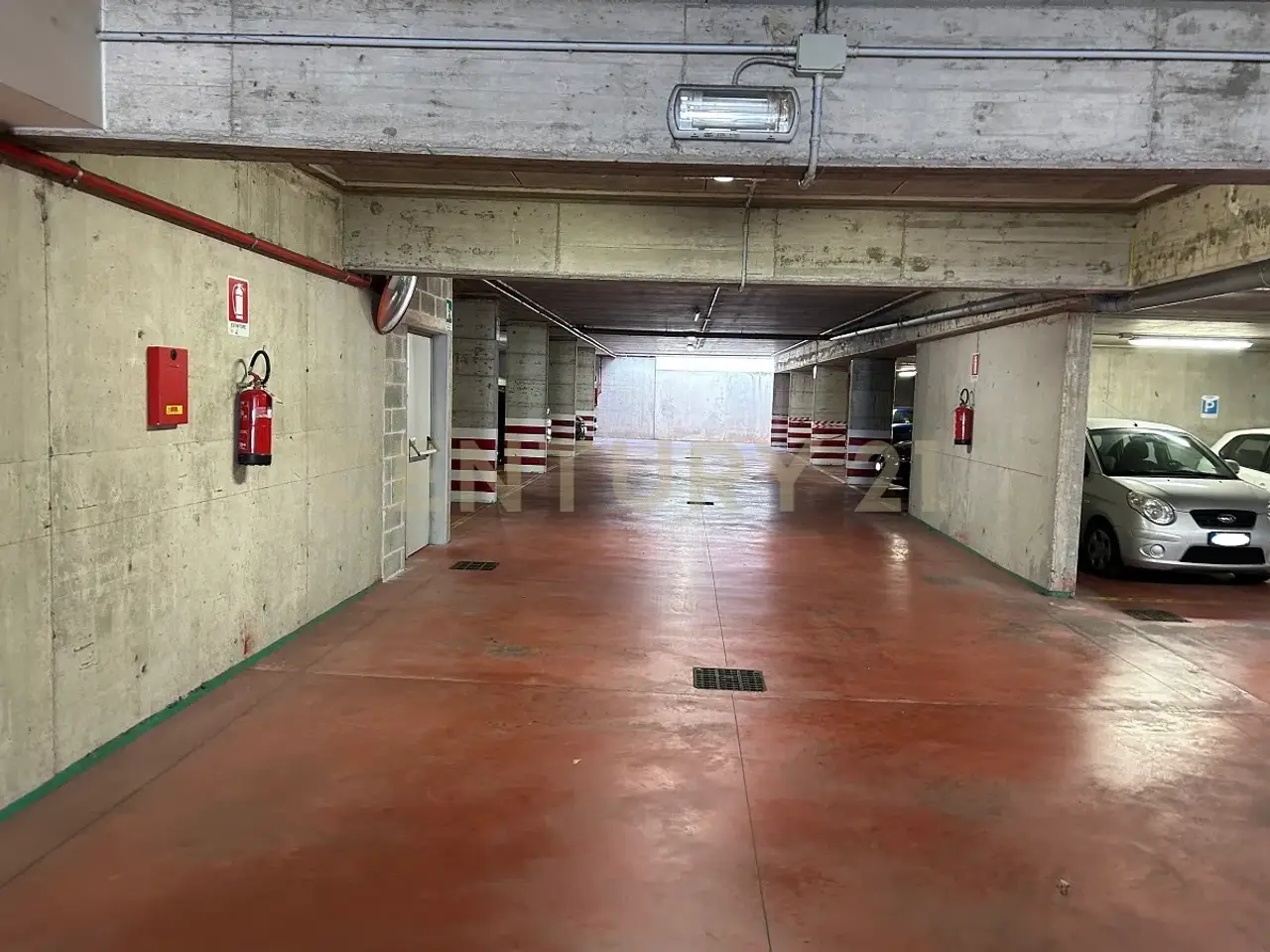 Parcheggio chiuso in Via Nazionale 36, San Martino Buon Albergo, {3} - Foto 1