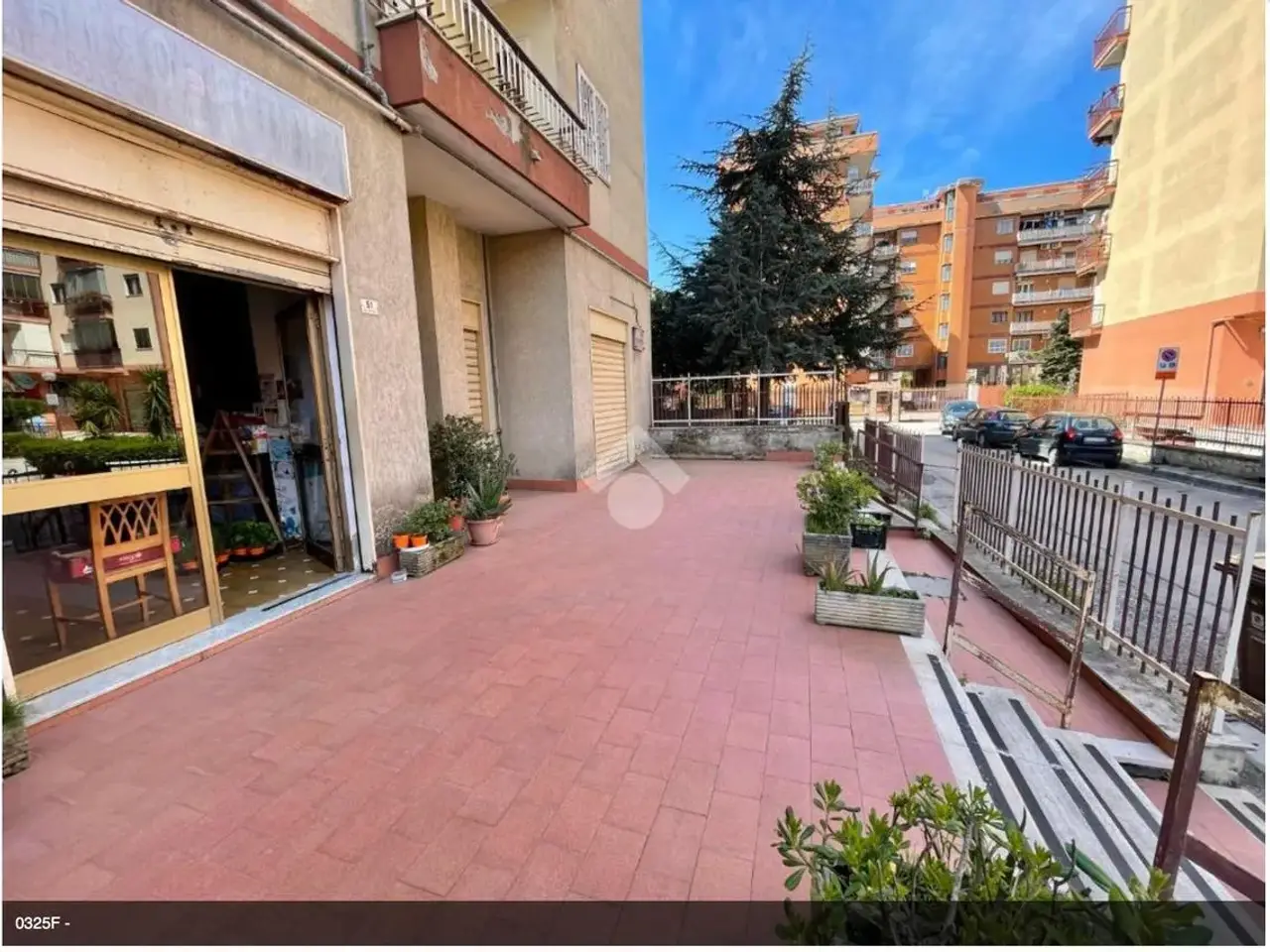 Negozio in Via Tevere 41, Marano Di Napoli, {3} - Foto 2