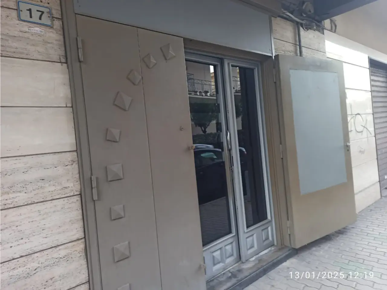 Negozio in Via Giulio Cesare S.N.C., Melito Di Napoli, {3} - Foto 1