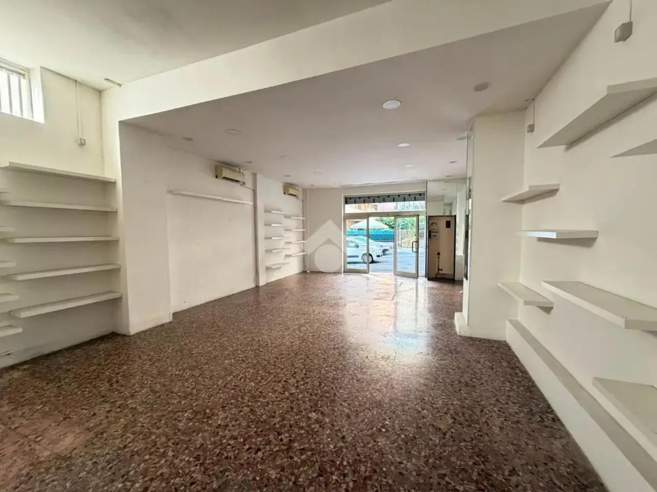 Negozio in Via Luigi Chiarelli 43, Roma, {3} - Foto 1