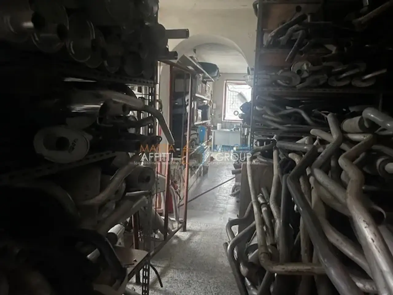 Negozio in Strada Statale 1 72, Carrara, {3} - Foto 1