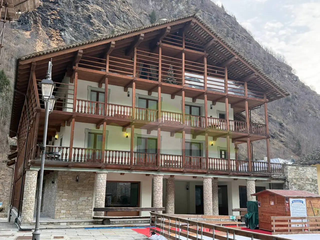 Negozio in Piazza Regina Margherita 1, Alagna Valsesia, {3} - Foto 1
