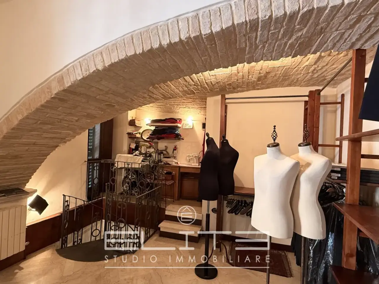 Negozio in Via della Loggia, Ancona, {3} - Foto 1