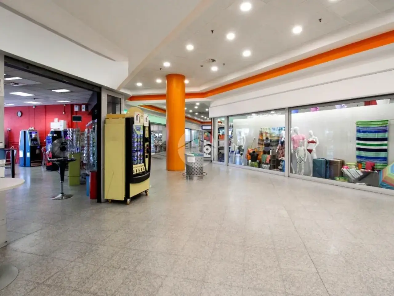 Negozio in Viale Aldo Moro 3, Codogno, {3} - Foto 1