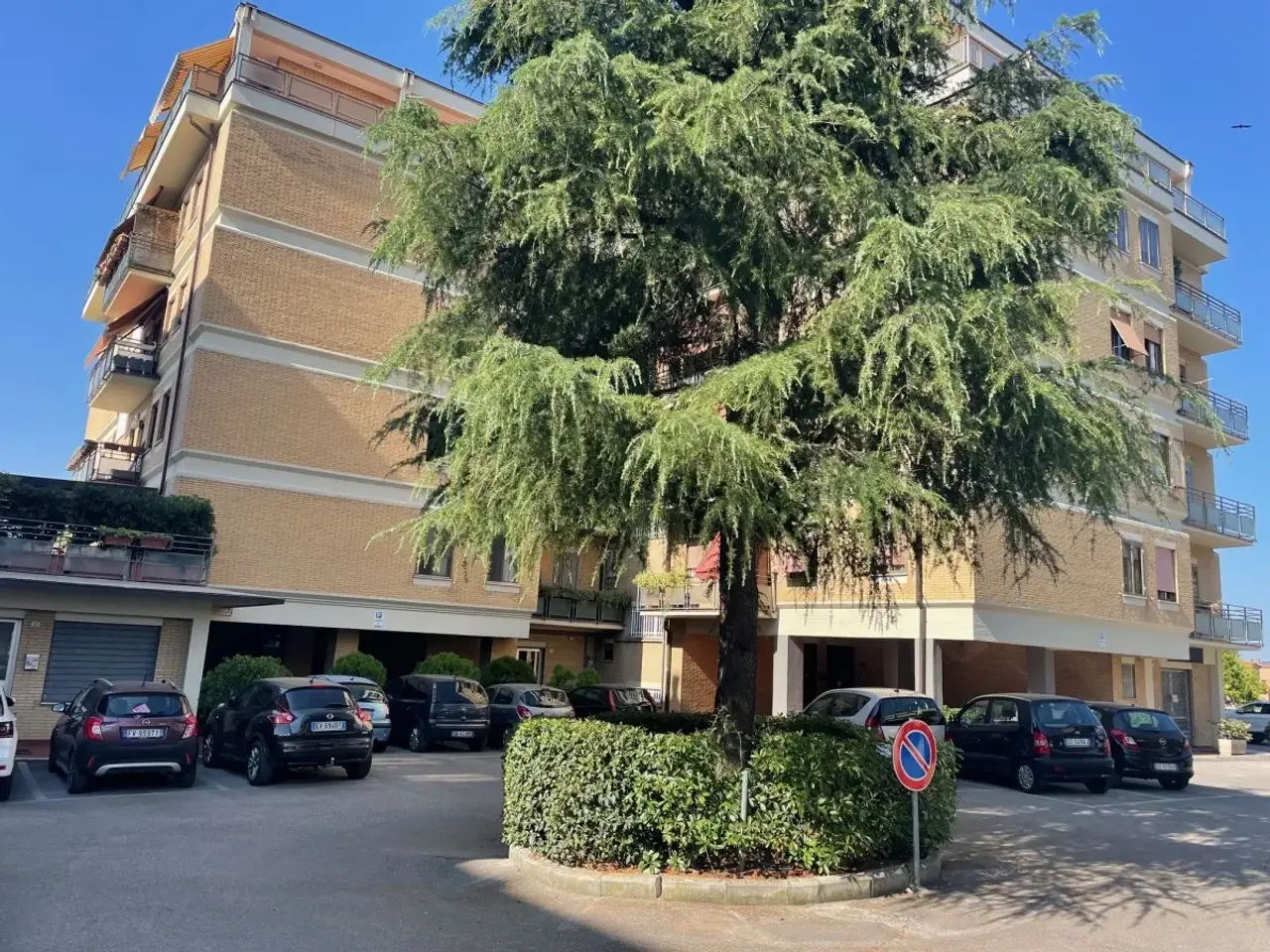 Negozio in Perugia, Corciano - Ellera, Corciano, {3} - Foto 1