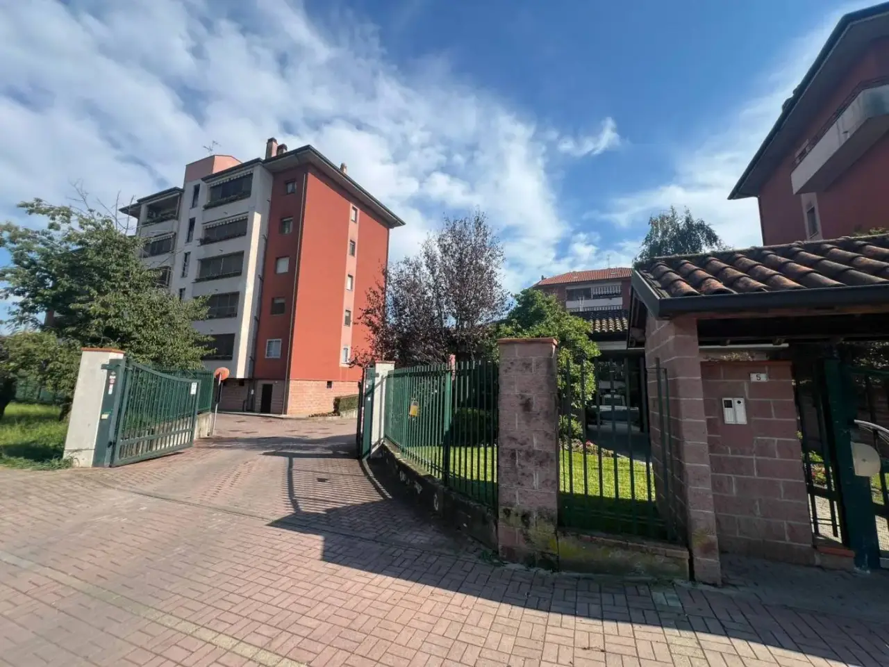 Magazzino in Via Dostoevskij 5, San Giuliano Milanese, {3} - Foto 1