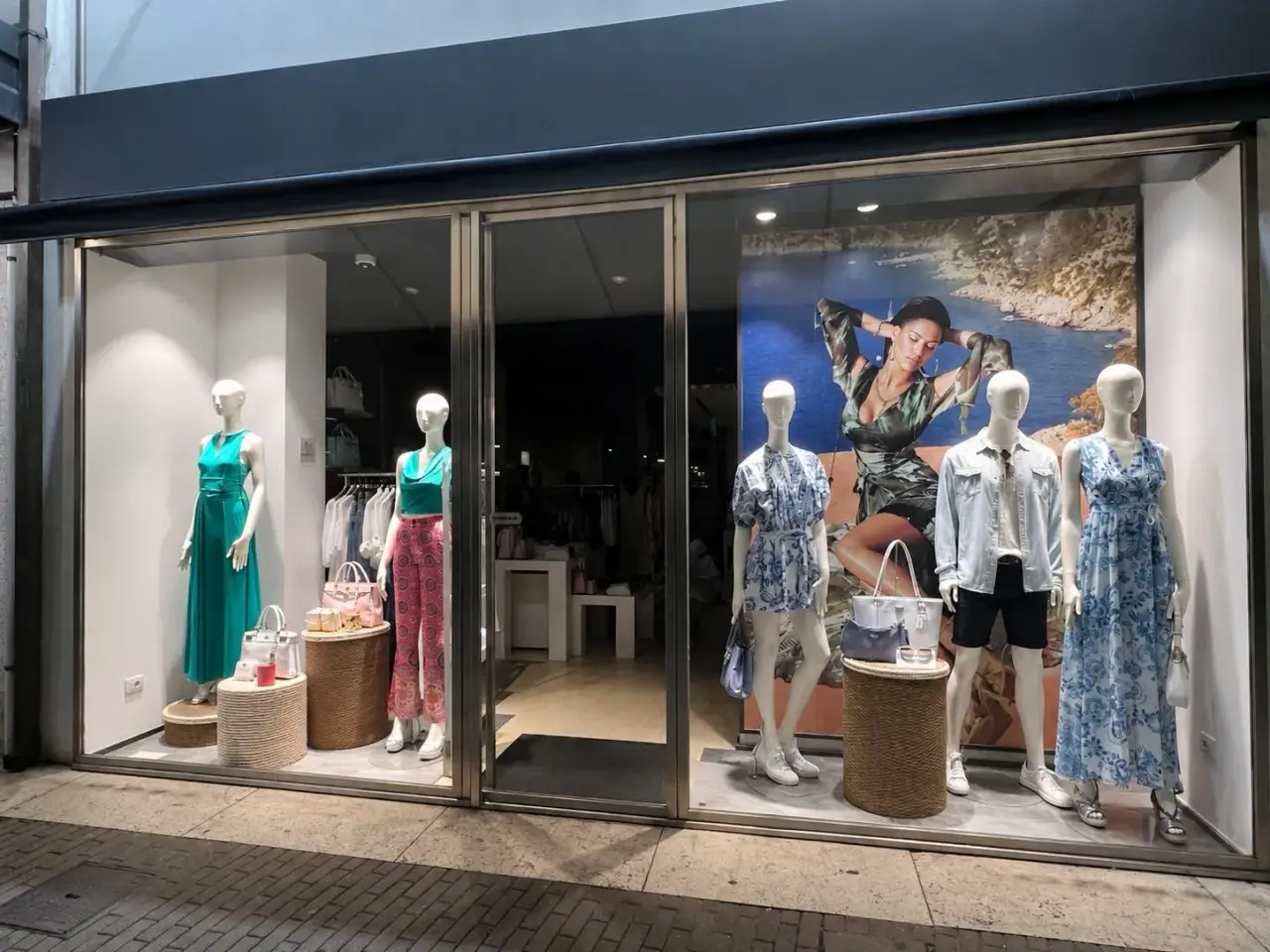 Abbigliamento in Viale Maria Ceccarini, Riccione, {3} - Foto 1