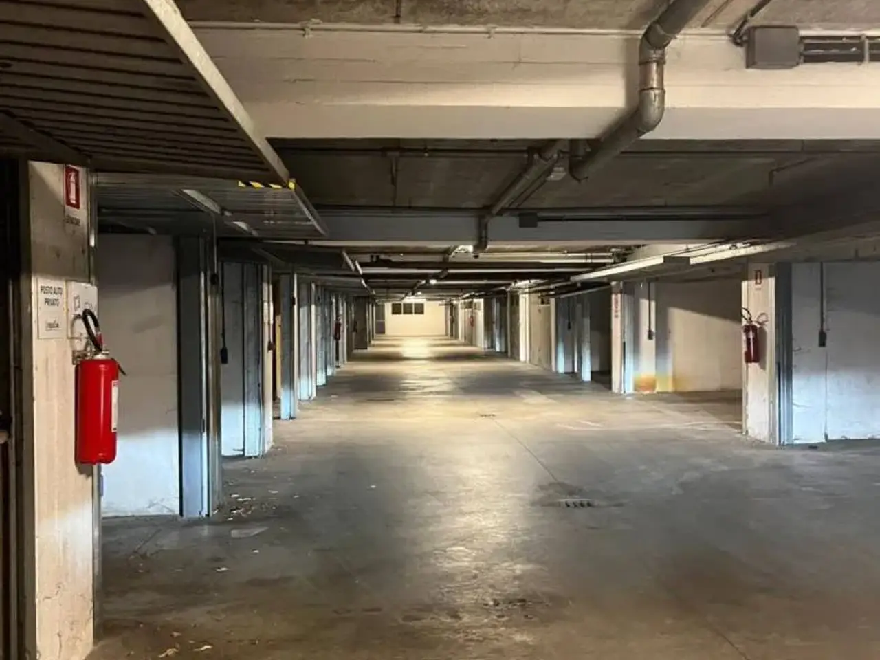 Parcheggio chiuso in Viale Mentana, Parma, {3} - Foto 1
