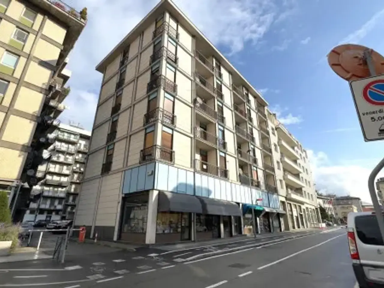 Negozio in Via Bonifacio Festaz 70, Aosta, {3} - Foto 1