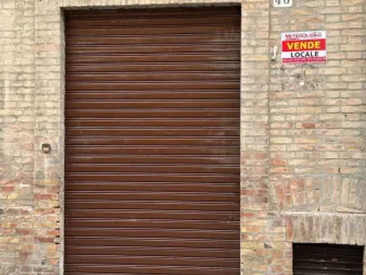 Negozio in Via Saverio Altamura 40, Foggia, {3} - Foto 1