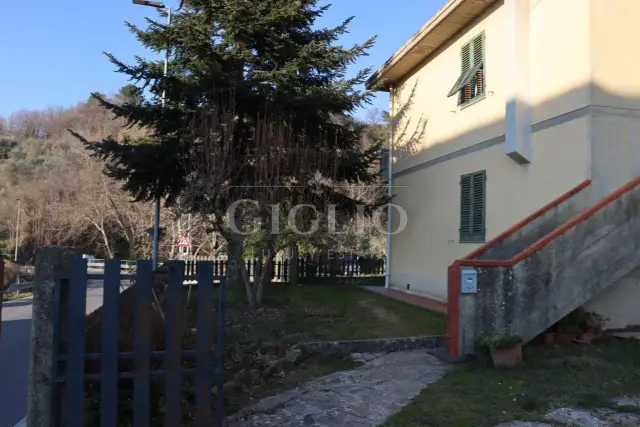 4-room flat in Via Matteotti, Reggello - Photo 1