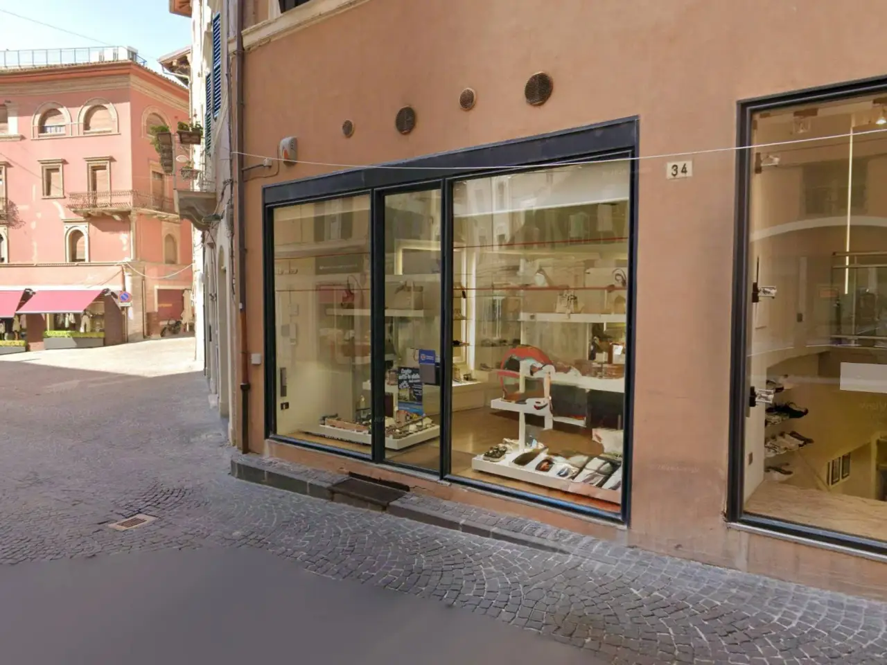 Negozio in Corso della Repubblica 34, Fabriano, {3} - Foto 2