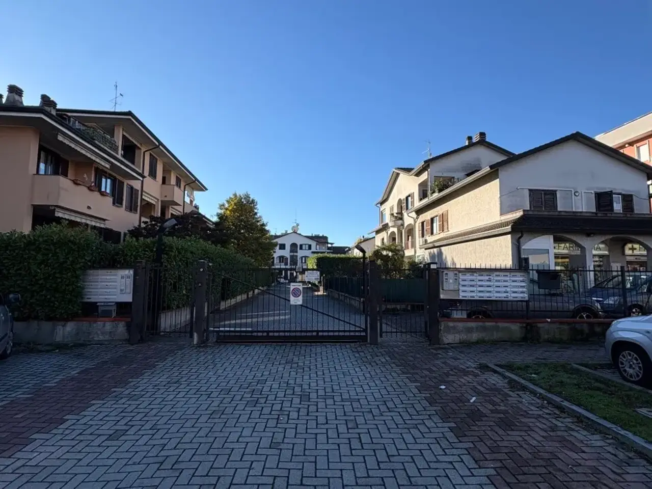 Parcheggio in Via Pagliera 40, Lainate, {3} - Foto 1